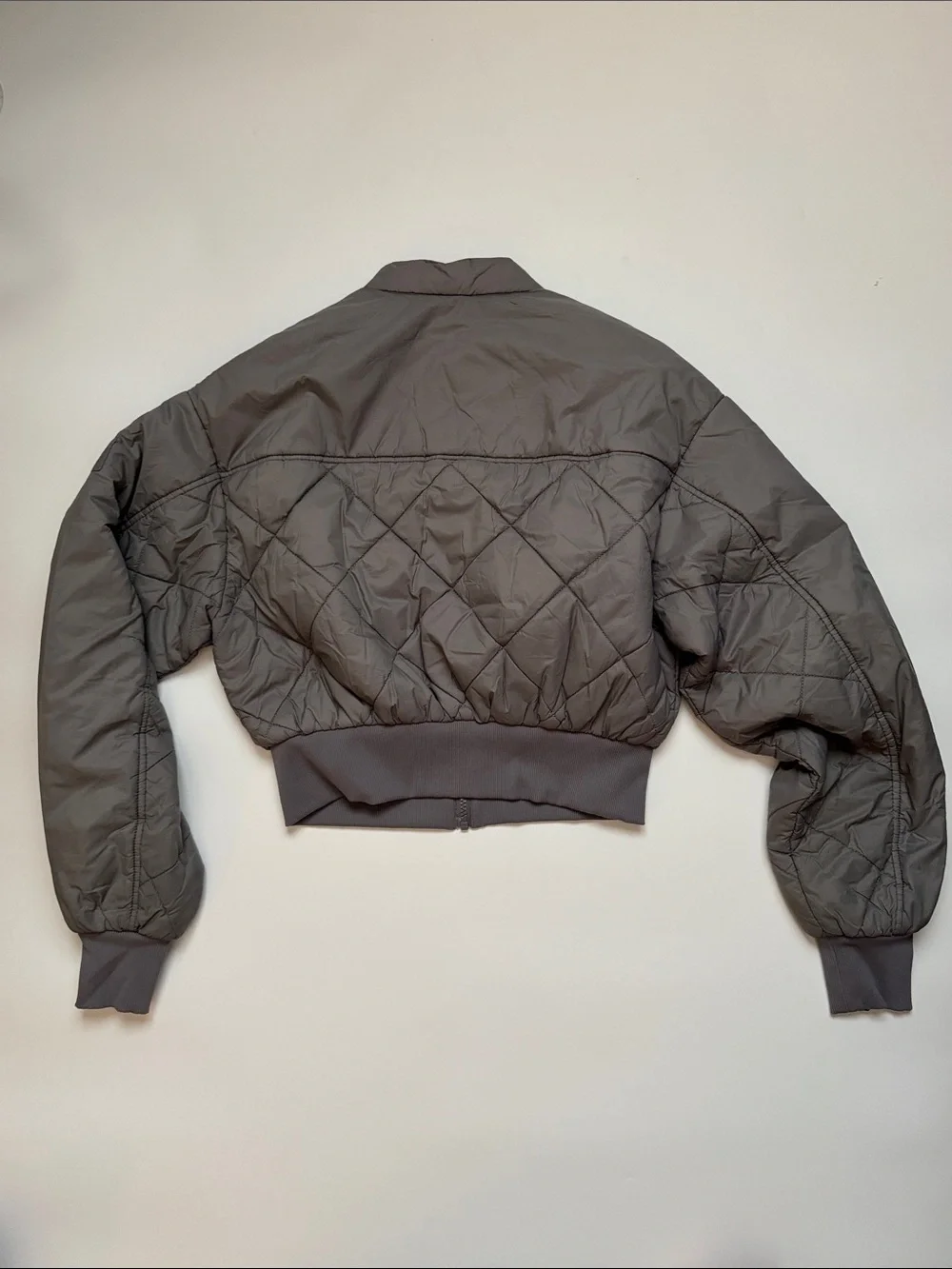 ALO Yoga Quilted Cropped Bomber Jacket in Grey - Picture 4 of 7